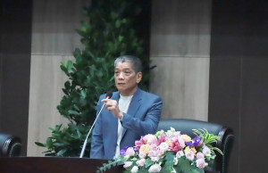 何議長期許核心幕僚任命後加大行政力度。（記者扶小萍攝）