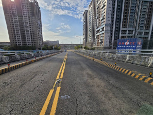 中市打除高鐵三路橋梁分隔島 雙車道優化為四車道 大幅提升通行效率