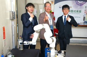 朝陽資訊學院畢業展。林重鎣