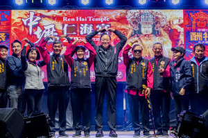 桃園市長張善政前往中壢區，出席「中壢仁海宮酬神音樂祭」。