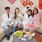 右一為執行長張宜真/右二為營養師侯曉晴，左二為營養師黃琳惠。