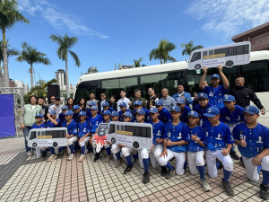 向上國中棒球隊耶誕夜收到一份來自台灣理財通的溫暖大禮。