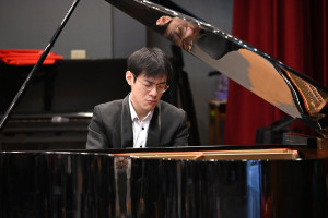 從鹿港走向國際舞台，鋼琴家張凱閔返鄉點亮彰化學子音樂夢。圖／彰化縣政府提供