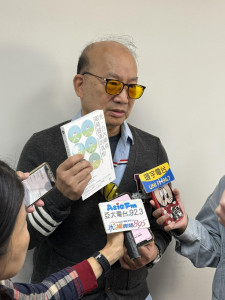 周卓煇特聘教授分享新書細節。