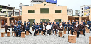 彰化縣長王惠美26日下午，率領縣府一級主管及2025台灣設計展相關工作同仁，前往嘉義市參訪「320+1嘉義市城市博覽會」。圖／彰化縣政府提供