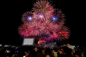 日月潭「潭然心動2026」跨年晚會，360秒煙火震撼全場。（日管處提供）