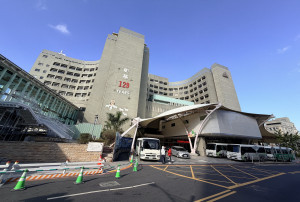 陳穆寬克服健保新制與癌症質子大樓及南投基督教醫院百億建設 並強調「有床各科用、床是病人的」，以數位管理的效能提升病床使用率。圖／彰基醫院提供