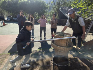 親子家庭體驗土礱。
