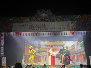 三打白骨精呈現西遊記唐僧師徒遭遇妖精的精采故事。