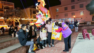 消防局竹山分隊在大型活動中宣導防火安全。（竹山分隊提供）