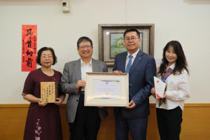 左一左二為楊文科縣長賢伉儷。右二右一為院長陳自諒賢伉儷。