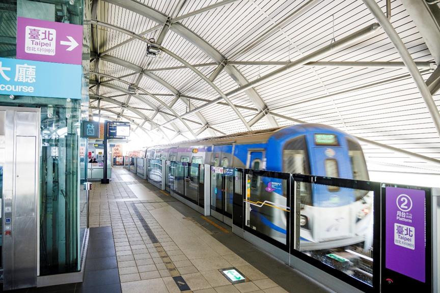 右岸重劃區周邊匯集多條軌道交通路網，機場捷運與中和新蘆線可快速直達雙北核心商圈與交通樞紐，加上環狀線北環段建設，具備高效的通勤優勢。（圖／業主提供）