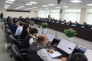 許縣長主持縣務會議，並歡迎全國遊客過年到南投旅遊體驗不同風情。（記者扶小萍攝）