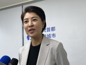 許縣長期望中央儘速執行立院通過的財劃法。（記者扶小萍攝）