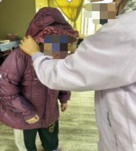 為長者添衣保暖。