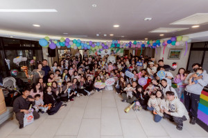 秀傳產後護理之家五週年，60位「秀傳寶寶」回娘家萌力開賽。