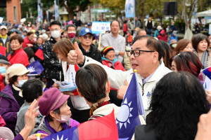 新竹縣長參選人陳見賢於竹東鎮戲曲公園舉辦「鄉親有約」團結大會。