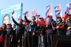 立法委員徐欣瑩於湖口鄉舉行首場大型造勢誓師大會。