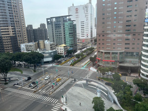 西屯台灣大道沿線預售屋均價自110年每坪42.56萬元，到114年已成長至每坪70.27萬元。