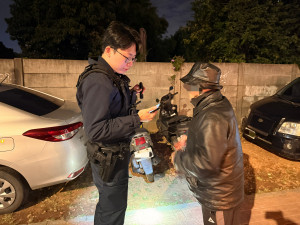 中壢警調監視器助老翁尋回愛車。