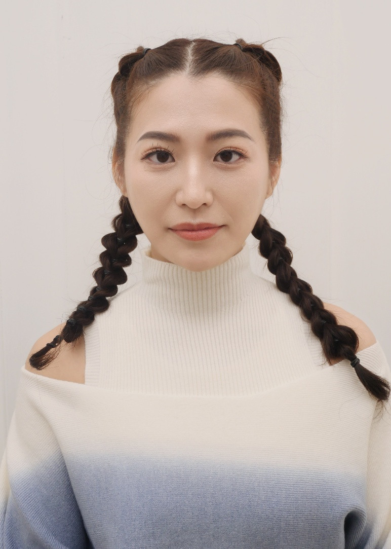 透過埋線拉提結合電音波療程，協助提升支撐力與緊實度，使臉部輪廓呈現自然不僵硬的年輕感。