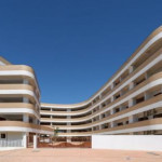 竹北市文中二校舍興建工程，榮獲第26屆國家建築金獎「公共建設優質獎」及「規劃設計類首獎」雙項大獎肯定。