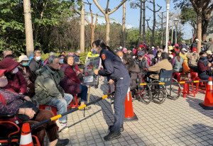 大園警結合農民節活動提醒勿酒駕。