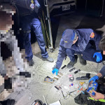 南投派出所警員深夜逮住通緝犯並查扣一干證物。（南投分局提供）