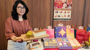 85℃今年以「科技感幾何」為視覺包裝設計，推出九款融合中西創意的年節指定禮盒。