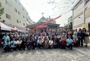 南投天主堂新建聖堂動土祈福，嘉賓教友參與。（記者扶小萍攝）