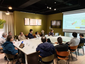 交流重點聚焦於「智慧機器人關鍵技術」聯合開發，雙方進行密切討論。