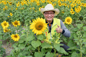 爭取民進黨縣長提名失利後林世賢市長回歸市政在17日彰化市公所舉辦一年一度盛大的花海。圖／彰化市公所提供