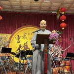 釋自興大和尚勉勵大眾惜福共創善緣。（記者扶小萍攝）