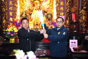 竹北天后宮祈福、點燃聖火。
