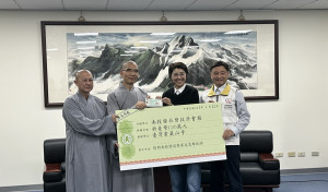 靈巖山寺連續3年各捐120萬元予南投縣府。（記者扶小萍攝）