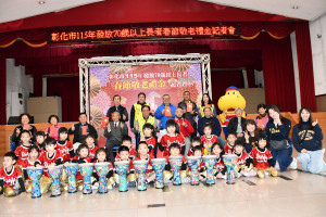 林世賢市長等人宣傳彰化市公所將於1月29日在各里辦公處或各里指定地點發放春節敬老禮。圖／彰化市公所提供