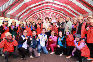 許縣長出席鹿谷櫻花冬筍季歡迎全國民眾春節來南投暢遊美景。（縣府提供）