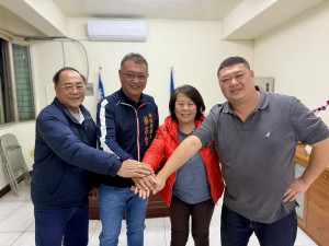 國民黨名間鄉黨內初選蔡宗智（左二）勝出。（蔡宗智服務處提供）
