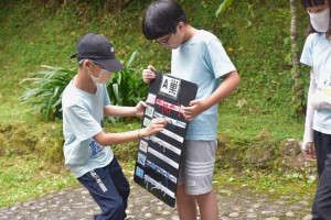 單日型戶外教學課程－「蟲林探險記」：尋找毛線蟲(東眼山自然教育中心提供)。