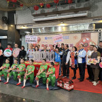 王副縣長與議員、業者宣布年菜預購突破5萬套。（記者扶小萍攝）