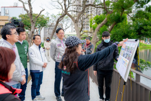 張市長視察新屋頭洲里公1公園。