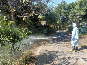 竹市加強養禽場環境及設施消毒作業。