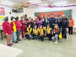 警和里長濟貧。林重鎣