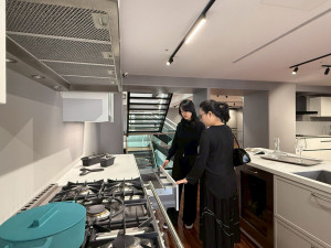 受到景氣影響，消費者趨於保守，更願意將預算投入在能直接性提升生活品質的「可移動的資產」。