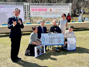 暨大第一任校長袁頌西捐贈暨大新台幣100萬元校務基金，捐贈儀式於115年1月28日於暨大櫻花林隆重舉行。（暨大提供）