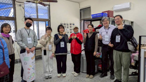 應心系師生與文建站工作人員於馬太鞍文建站。