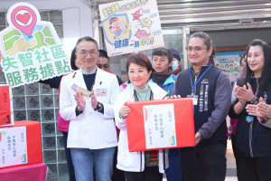 盧市長視察梨山衛生所致贈慰問品