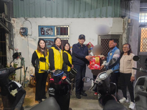 大溪警攜手觀音根滿與里長關懷獨居弱勢。