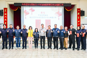 桃園市長張善政前往市府警察局慰勞警察同仁與協勤民力。