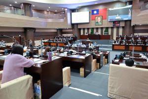 縣議會通過第一次追加減預算，4月起長輩可免負擔健保自付額。（縣府提供）